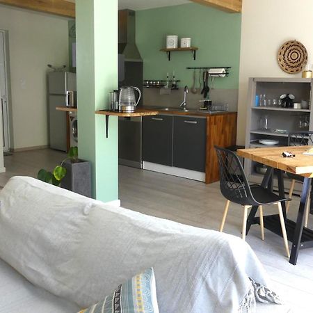 LONBRAZ VOLKAN meublé avec jacuzzi privatif Saint-Philippe Exterior foto
