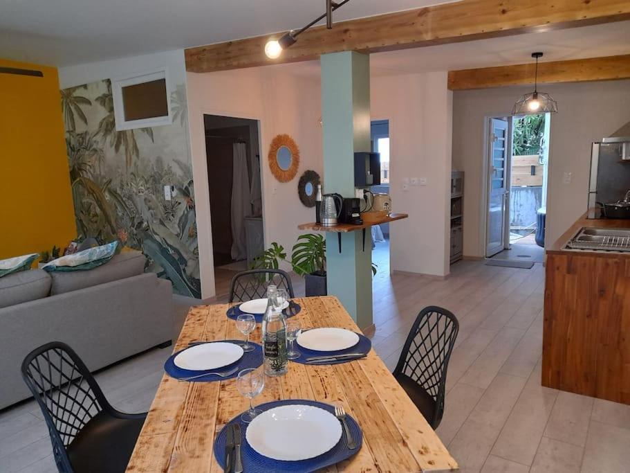 LONBRAZ VOLKAN meublé avec jacuzzi privatif Saint-Philippe Exterior foto