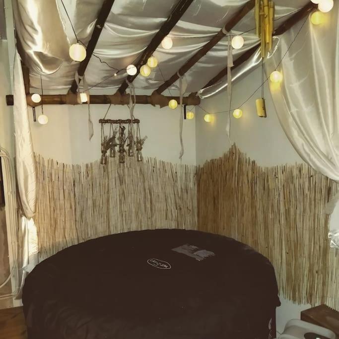 LONBRAZ VOLKAN meublé avec jacuzzi privatif Saint-Philippe Exterior foto