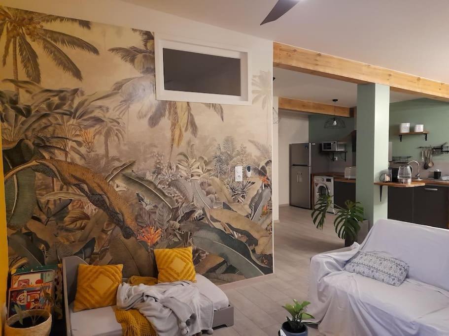 LONBRAZ VOLKAN meublé avec jacuzzi privatif Saint-Philippe Exterior foto