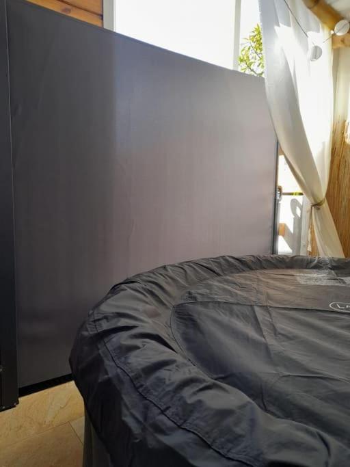 LONBRAZ VOLKAN meublé avec jacuzzi privatif Saint-Philippe Exterior foto
