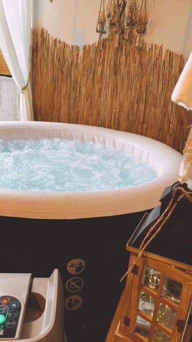 LONBRAZ VOLKAN meublé avec jacuzzi privatif Saint-Philippe Exterior foto